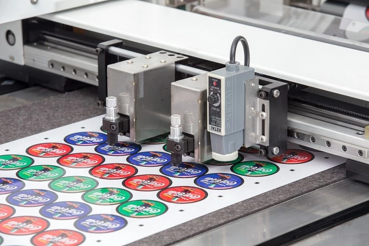 MultiBlade - Sistema de Acabamento Digital para Rótulos e Etiquetas Autoadesivas