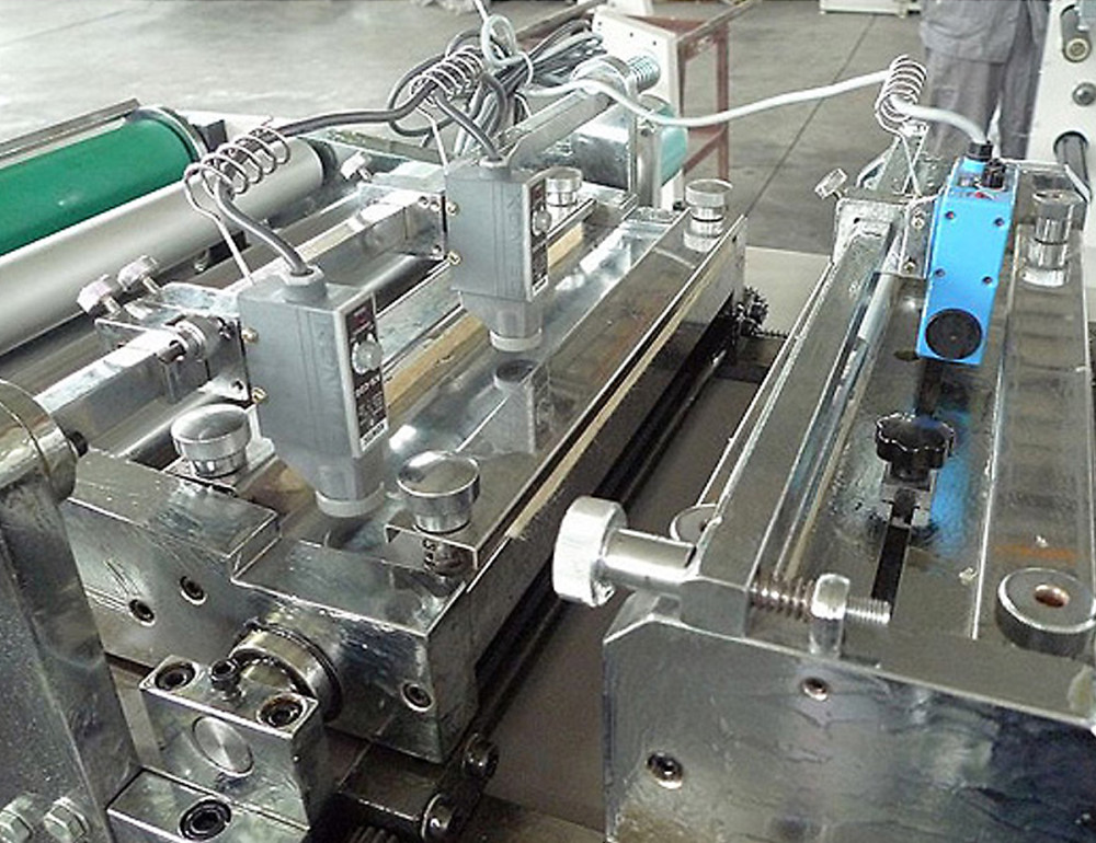 LabelFinish B320 - Máquinas de Corte com Facas Planas (Batida), Laminação, Perfuração (Tags) e Hot Stamping