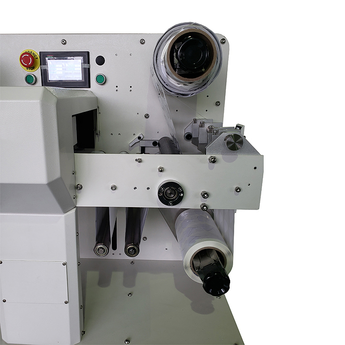 MiniBlade é um sistema de acabamento digital para rótulos e etiquetas, TUDO EM UM: lamina, corta, destaca esqueleto, separa e rebobina as etiquetas em até 8 m/min.!