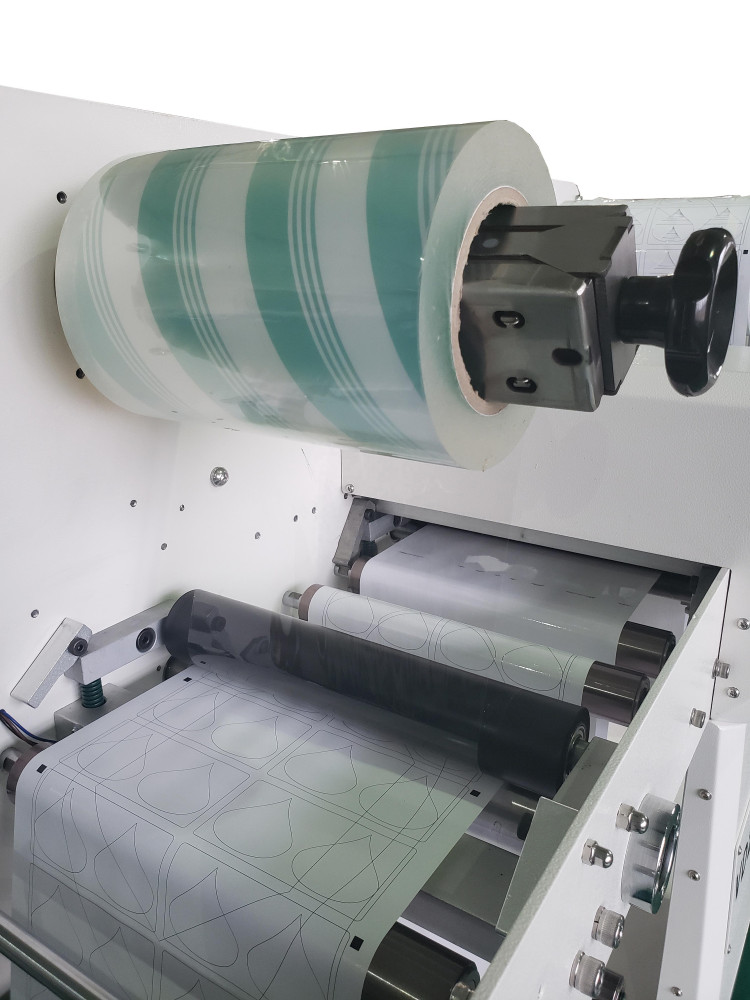 MiniBlade é um sistema de acabamento digital para rótulos e etiquetas, TUDO EM UM: lamina, corta, destaca esqueleto, separa e rebobina as etiquetas em até 8 m/min.!